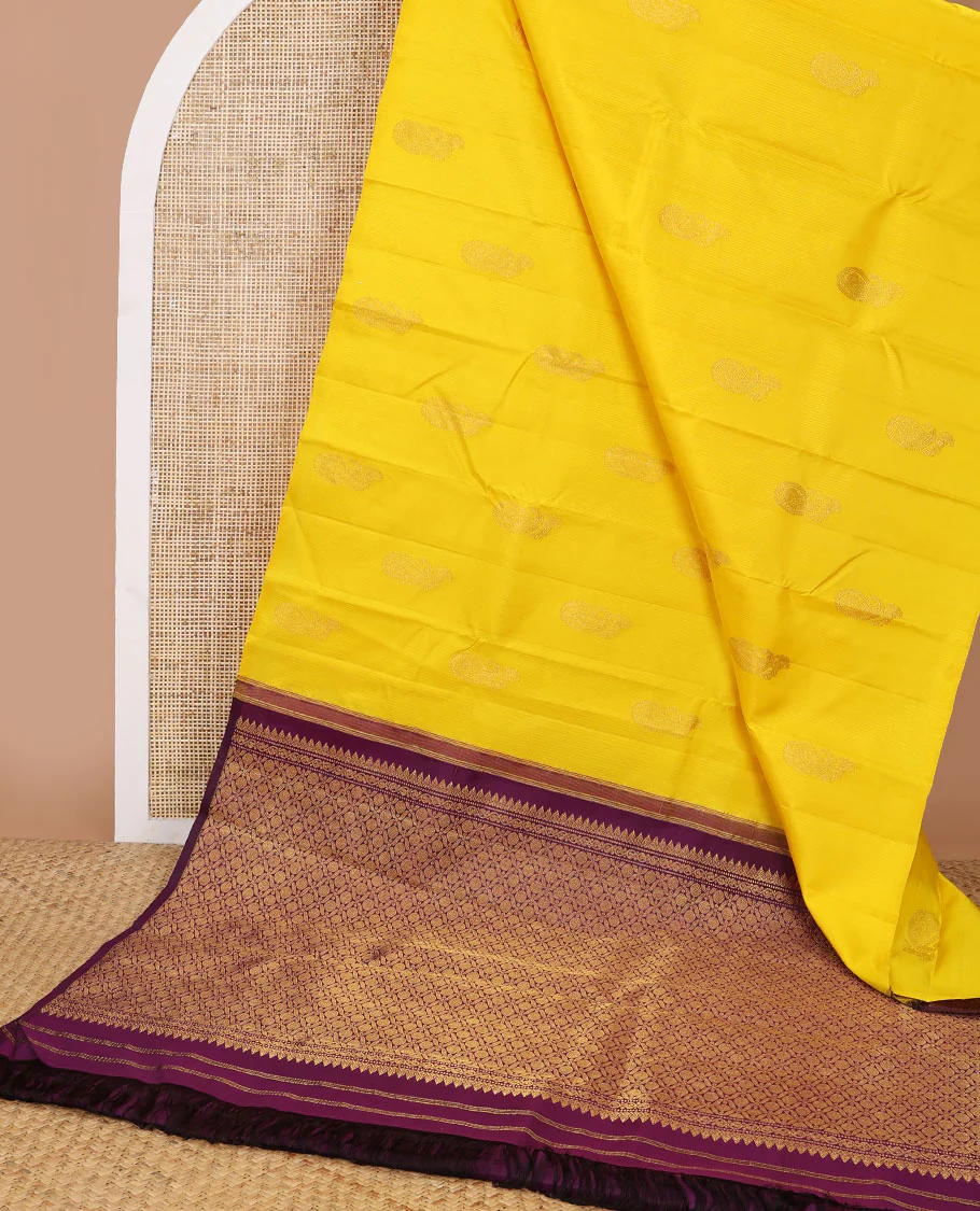 Borderless yellow animal design kancheepuram silk saree with floral jaal design pallu - Image 3