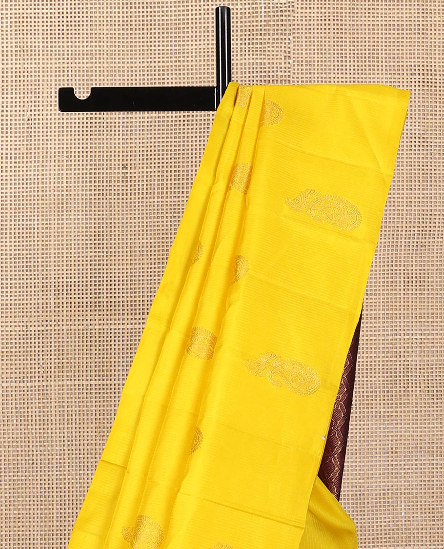 Borderless yellow animal design kancheepuram silk saree with floral jaal design pallu - Image 4