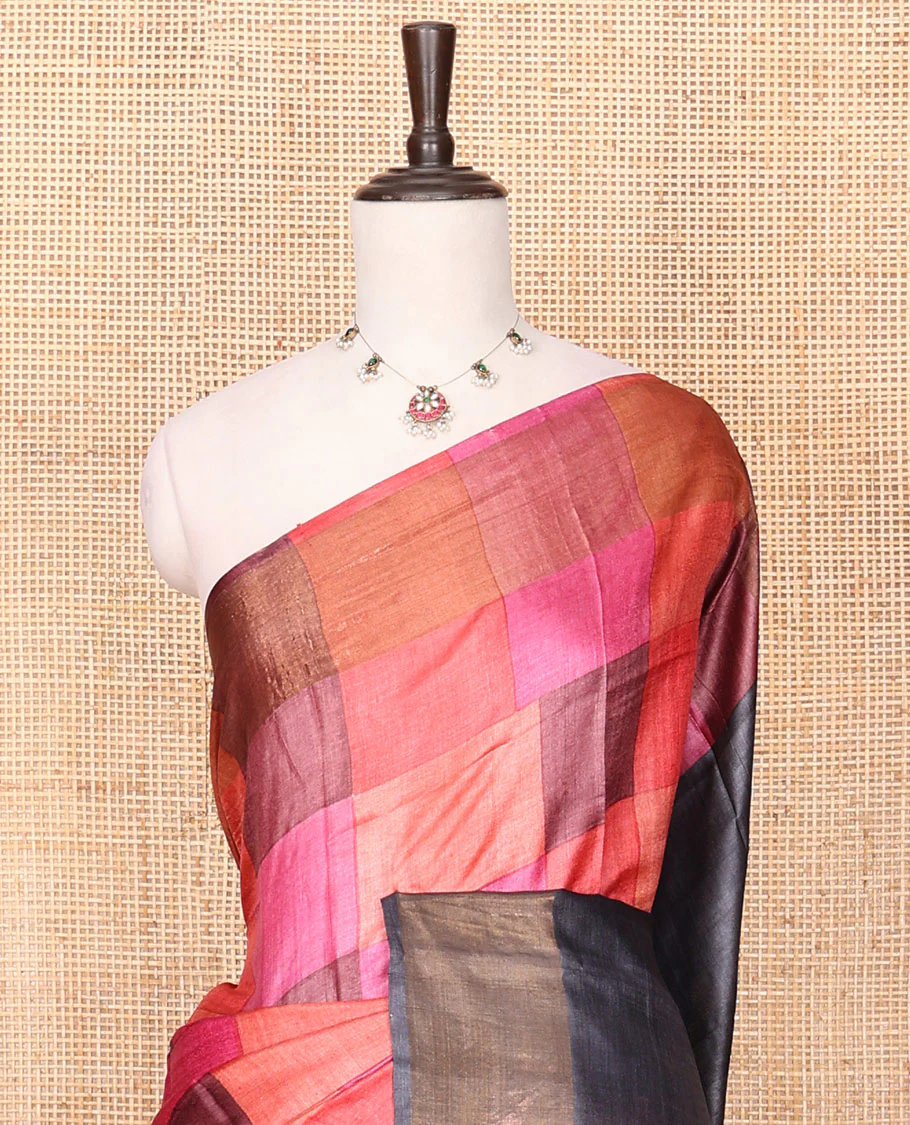 Borderless Multi-Color Checked Tussar Saree Made Spotlighted with a Contrast Pallu Featuring a House Scenery Print, Along with a Contrast House Scenery Printed Blouse - Image 3
