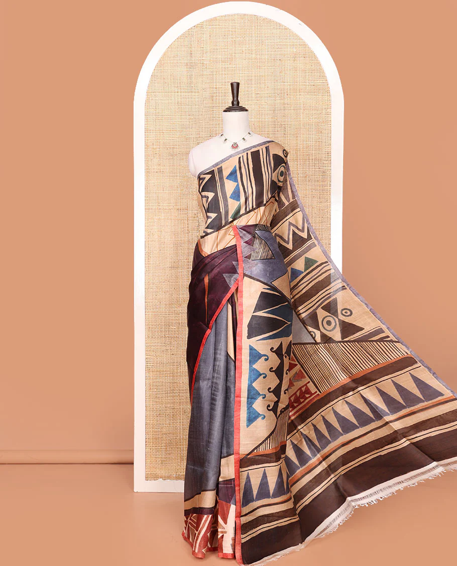 Borderless Multi-Color Printed Silk Saree Impeccably Styled with Modern Art-Theme Motifs Print, Thin Piping Border, Modern Art-Theme Printed Pallu, and a Contrast Subtle Blouse