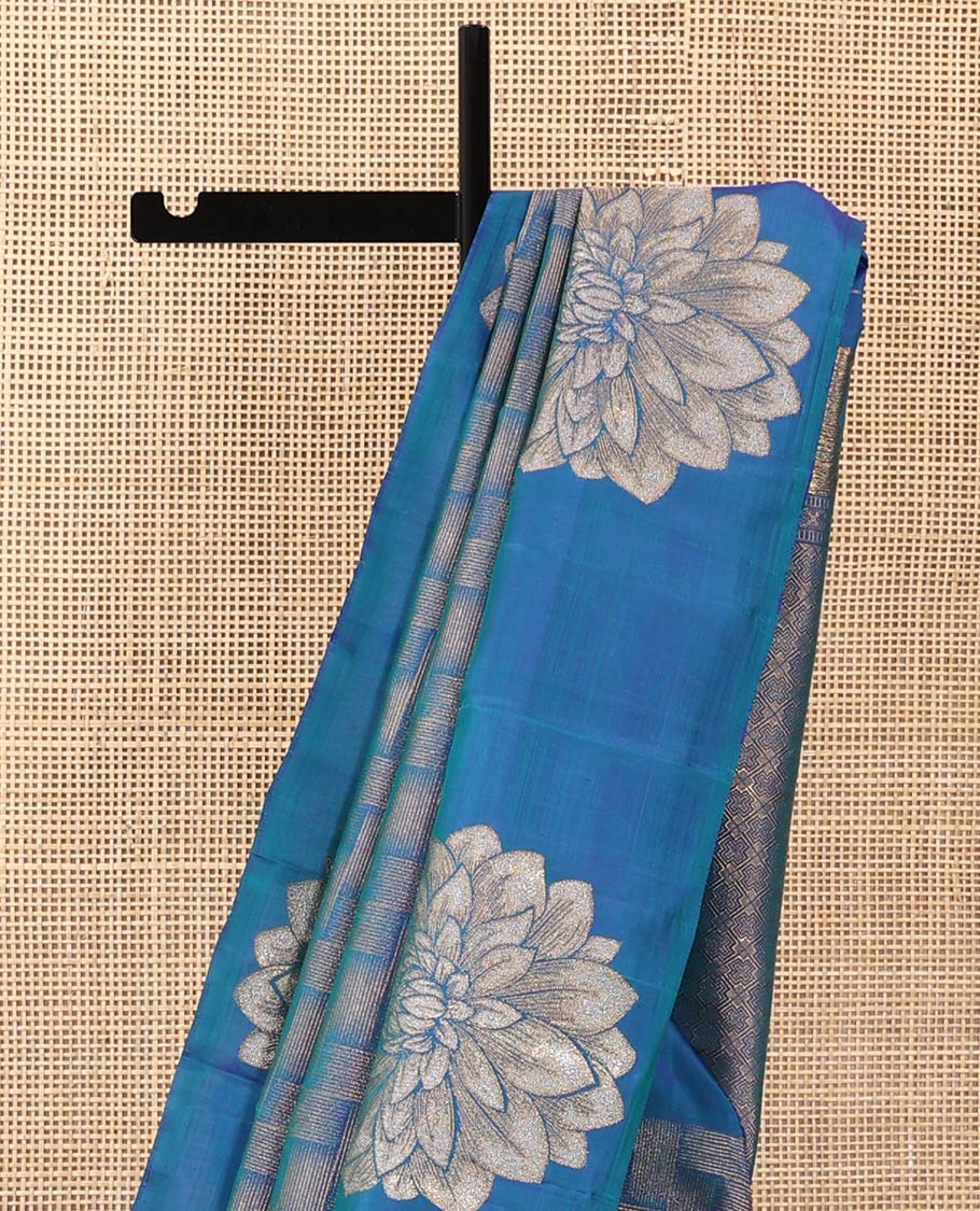 Borderless multi-color ragkat-style striped and floral creeper Kanchipuram designer saree, zari-rich vanki design pallu - Image 4