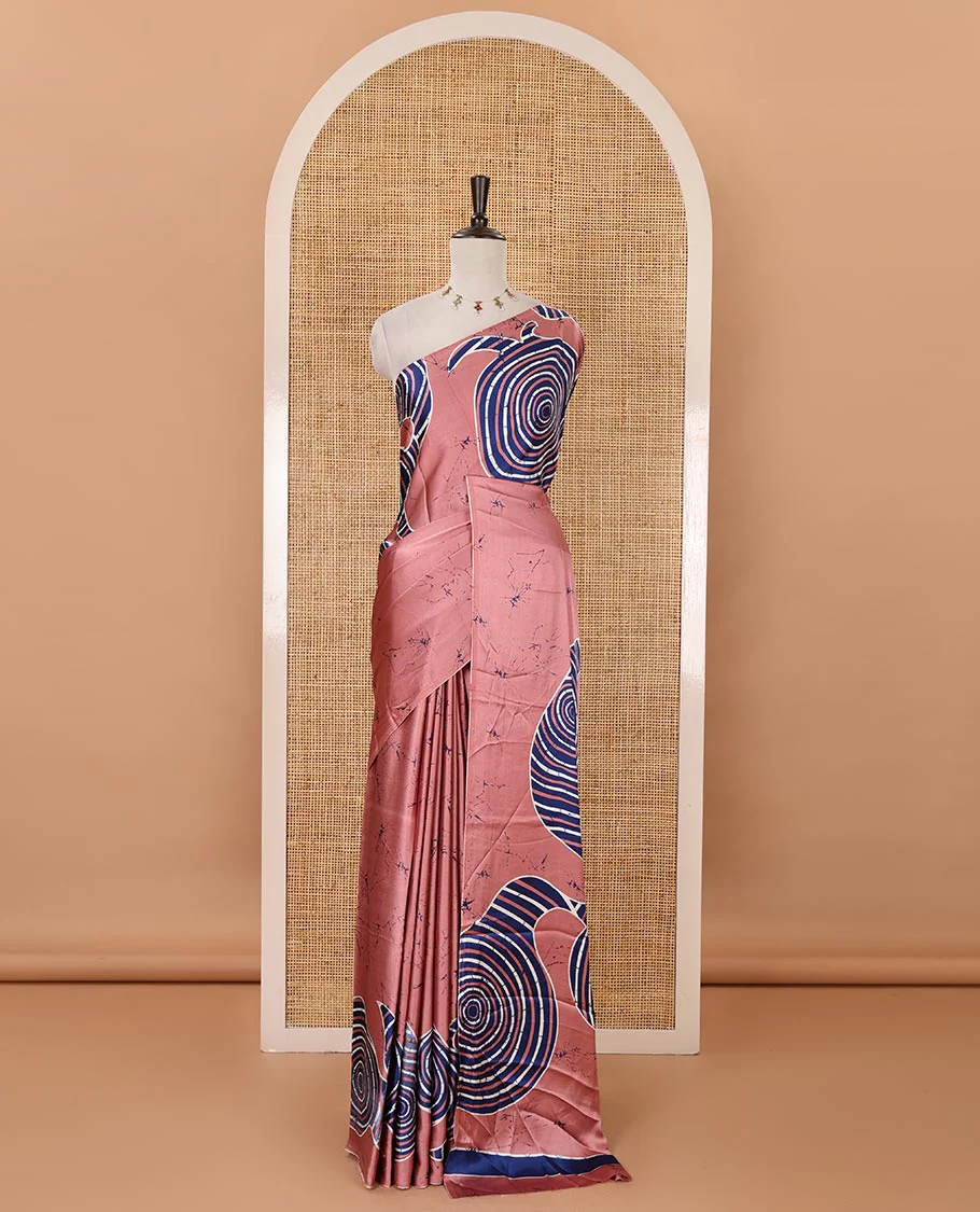 Borderless onion pink batik-style spiral printed satin crepe saree, printed pallu & matching printed blouse - Image 2
