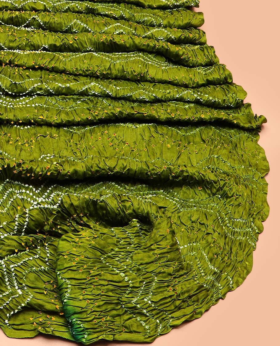Borderless Parrot green bandhani dotted bandhani silk saree, contrast bandhani dotted pallu - Image 2