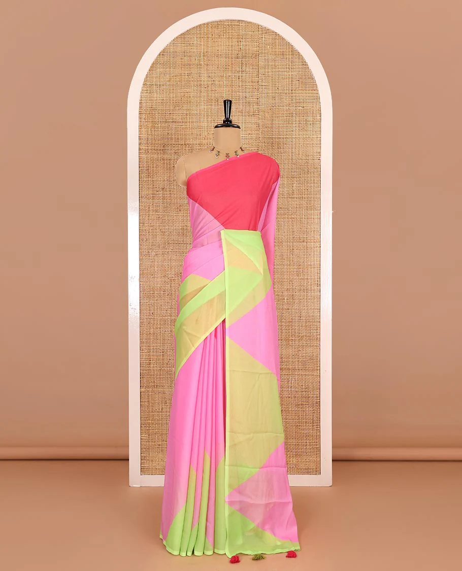 Borderless pink plain moss chiffon saree, contrast double-sided temple border, self-pallu, and diamond-patterned printed blouse - Image 2