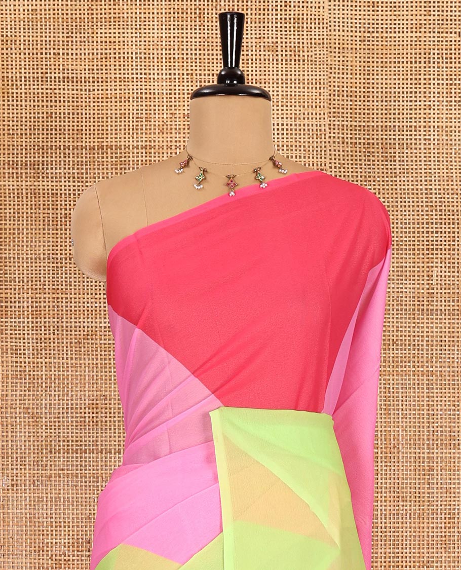 Borderless pink plain moss chiffon saree, contrast double-sided temple border, self-pallu, and diamond-patterned printed blouse - Image 3