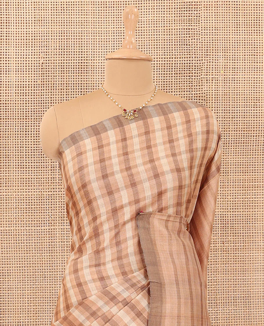 Borderless sandal and brown solid checked tussar silk saree with self-pallu - Image 3