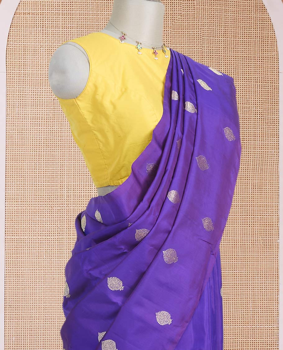 Borderless violet zari buttas gadwal silk saree, contrast pallu steeped with intricate designs - Image 3