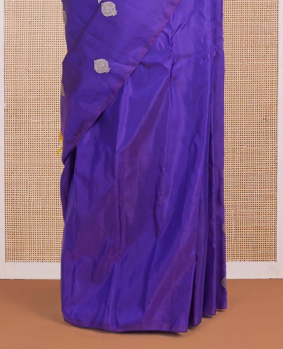 Borderless violet zari buttas gadwal silk saree, contrast pallu steeped with intricate designs - Image 4