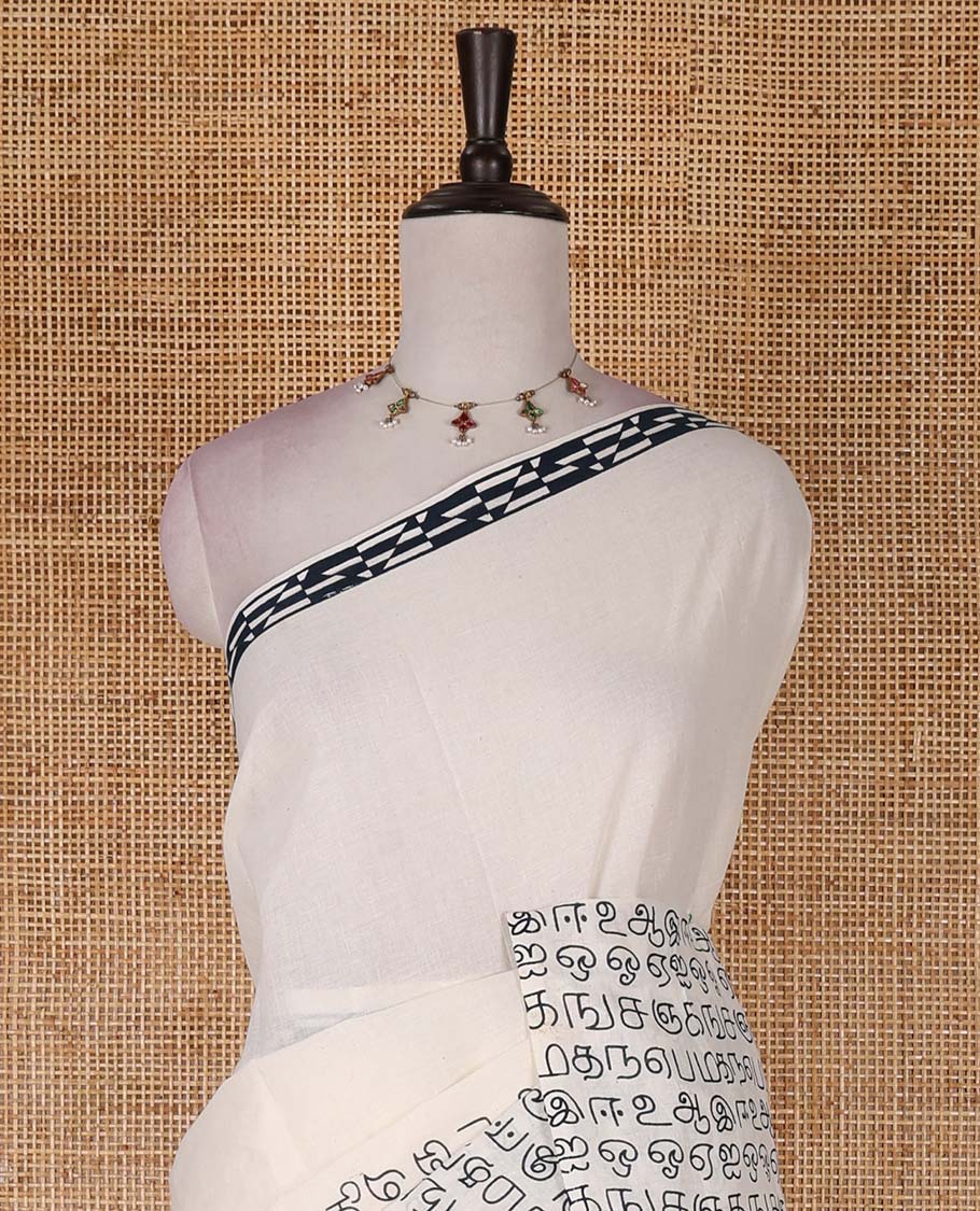 Borderless white Tamil letters printed Sungudi cotton saree with contrast Tamil letters printed blouse - Image 3