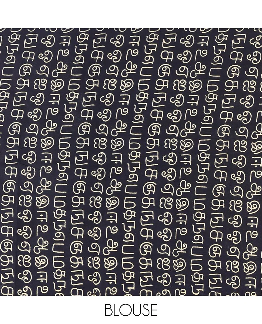 Borderless white Tamil letters printed Sungudi cotton saree with contrast Tamil letters printed blouse - Image 4