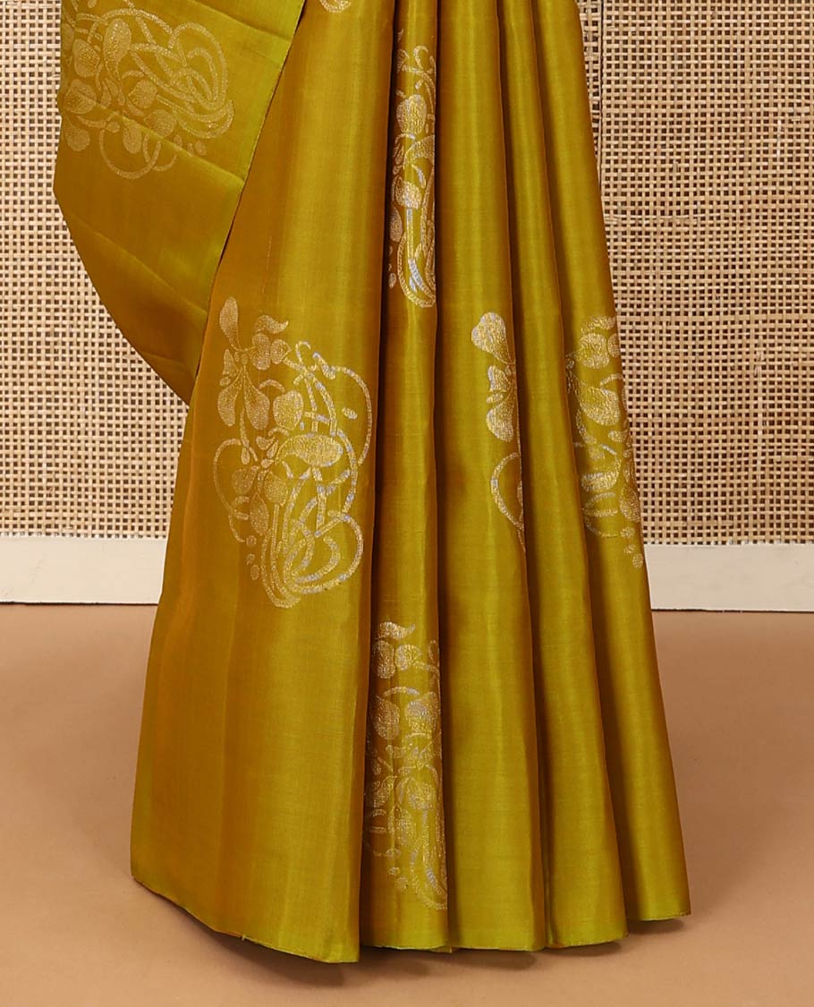 Borderless yellow floral buttas woven Mayuri soft silk saree, contrast pallu of floral and chevron designs - Image 5