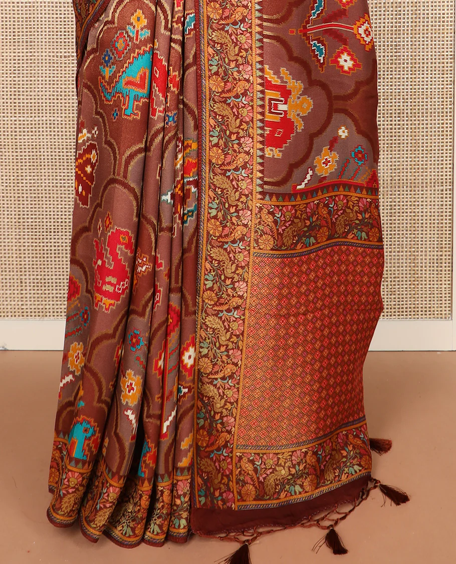 Brown ikkat design printed dola silk saree, floral vine, and peacock border, and jaal pallu - Image 4