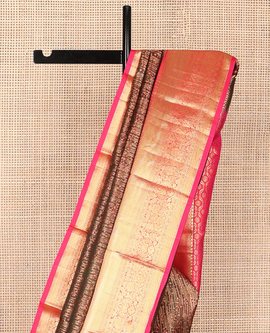 Brown jacquard wedding silk saree, contrast geometric pallu & border of thilakam mokku,rudraksham, lavangam, laddu kamalam, & jaal - Image 4