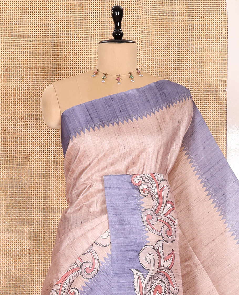 Chikku and Grey Plain Semi-Tussar Saree Accentuated with a Contrast Temple Kalamkari Floral-Printed Border, Featuring a Pallu Adorned with Kalamkari Peacock Print, Paired with a Printed Blouse - Image 6