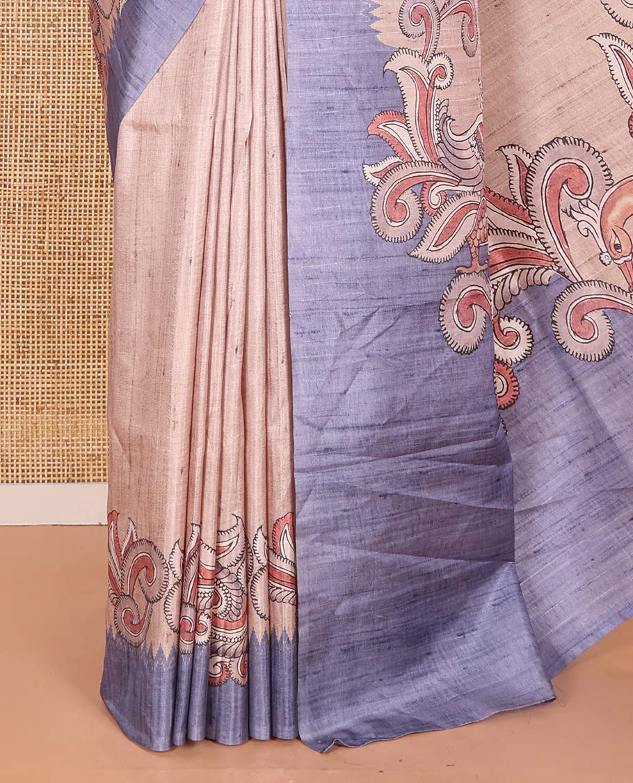 Chikku and Grey Plain Semi-Tussar Saree Accentuated with a Contrast Temple Kalamkari Floral-Printed Border, Featuring a Pallu Adorned with Kalamkari Peacock Print, Paired with a Printed Blouse - Image 7