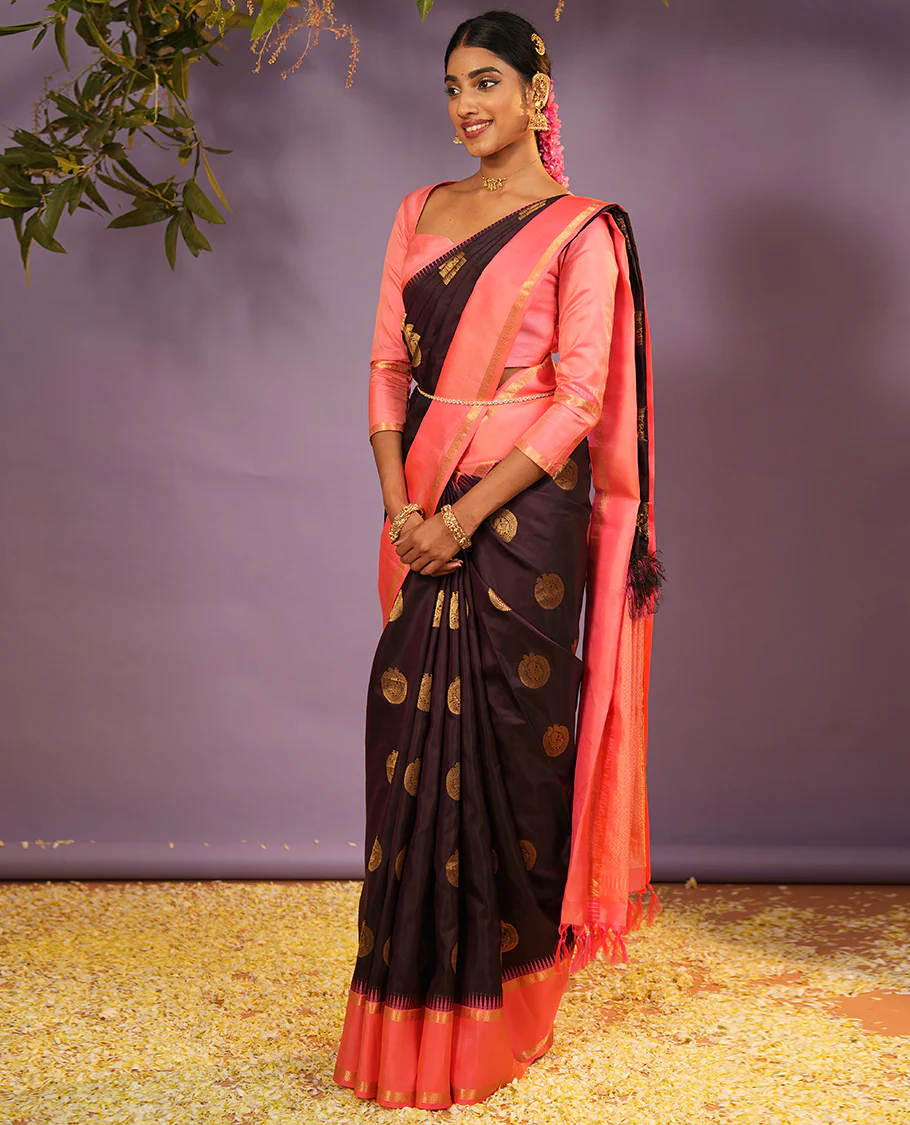 Coffee brown round mayil buttas Vasundhara silk saree, contrast rettai pettu thazampoo rekku zari border, and zari-rich jaal pallu - Image 3