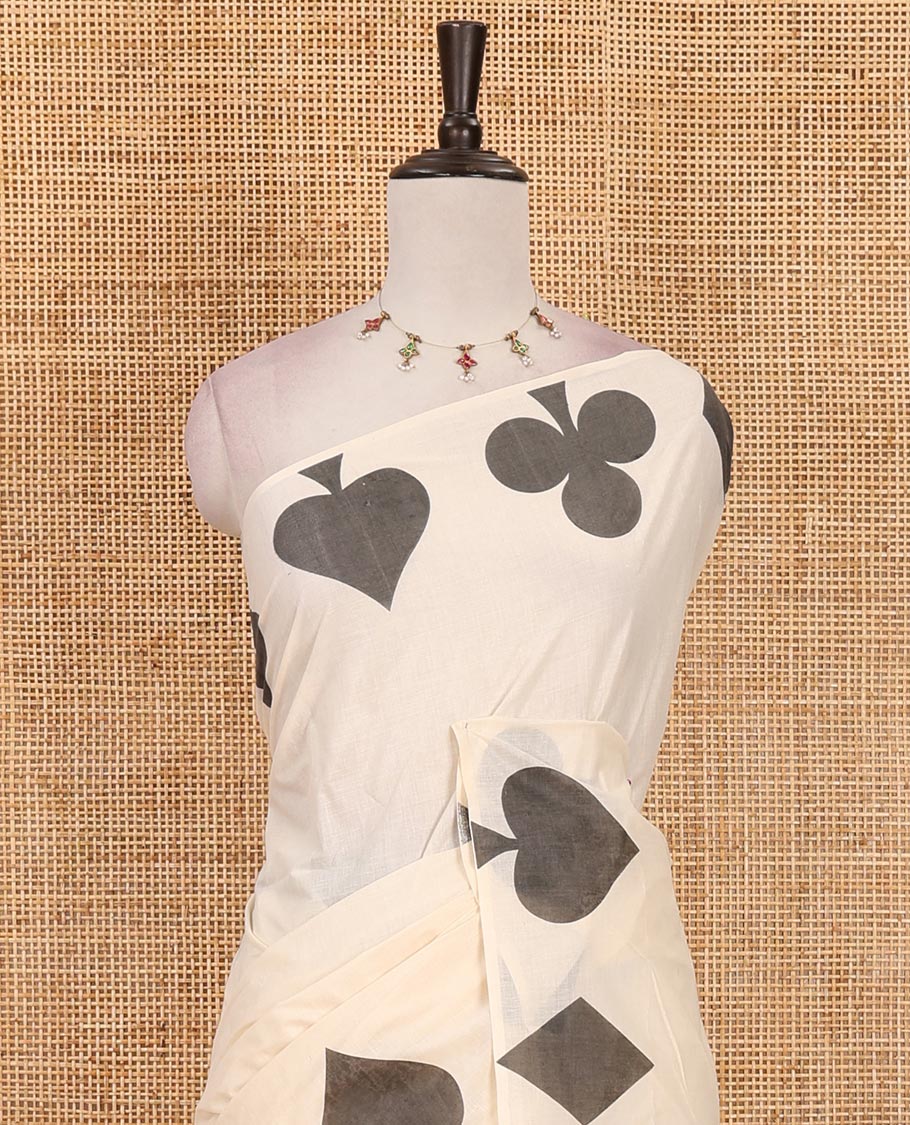 Cream-black plain Kerala cotton saree, contrast color cards-theme printed border of Diamonds, Clubs, and Spades, leheriya-striped pallu, and plain blouse - Image 3