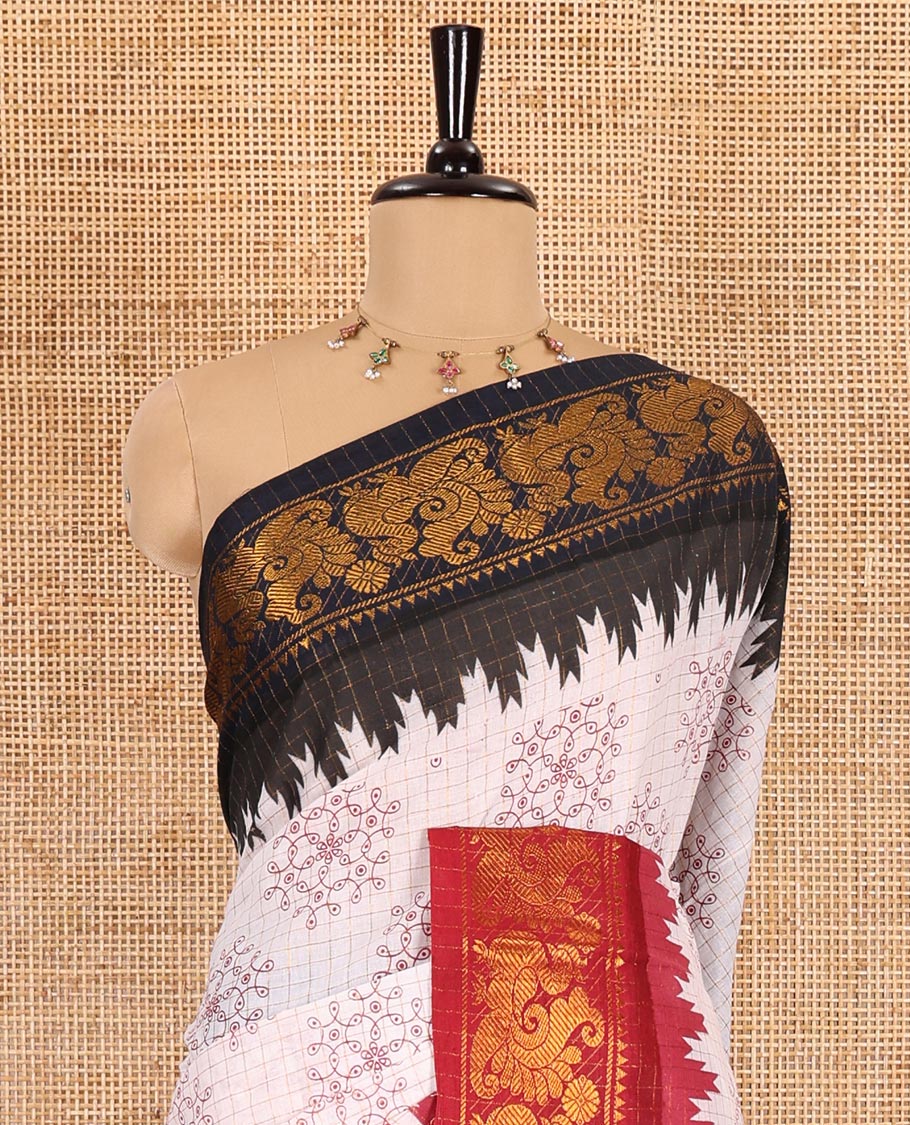 Cream gold zari checked and kolam motifs printed sungudi cotton saree, contrast ganga jamuna temple traditional zari border, zari striped pallu, and a contrast zari checked blouse - Image 3