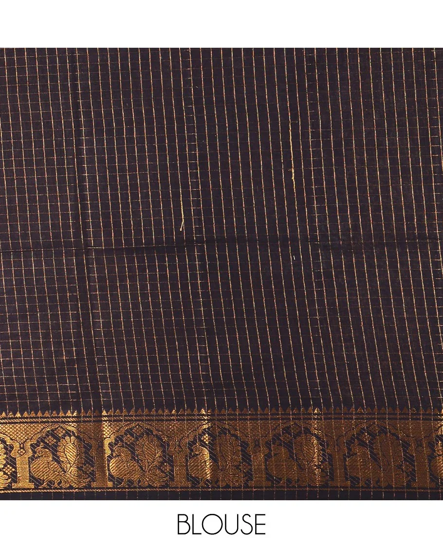 Cream gold zari checked and kolam motifs printed sungudi cotton saree, contrast ganga jamuna temple traditional zari border, zari striped pallu, and a contrast zari checked blouse - Image 4