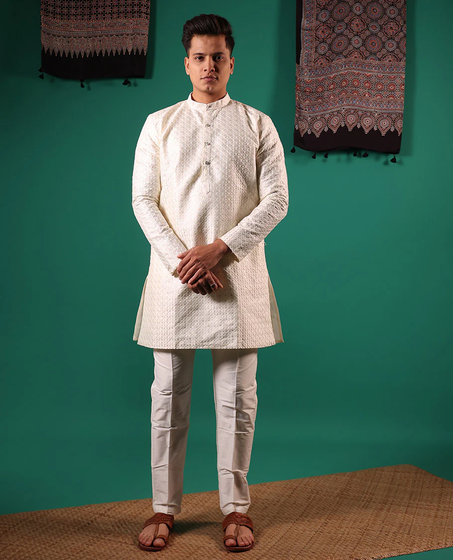 Cream jaal pattern embroidered full-sleeved men's kurta - Image 2