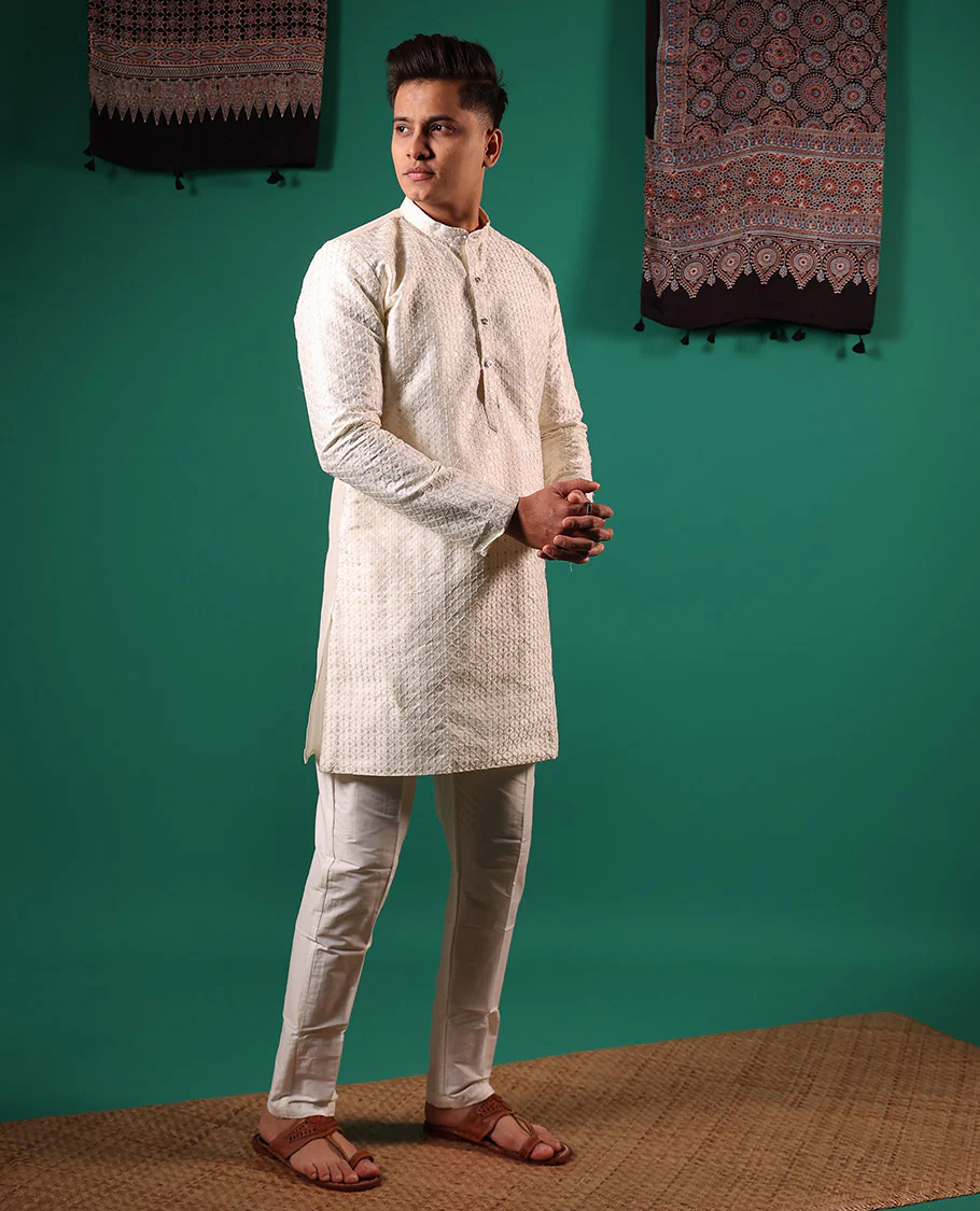 Cream jaal pattern embroidered full-sleeved men's kurta - Image 3