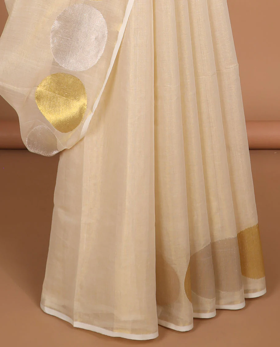 Cream kasavu saree with self geometric design border & struiped pallu - Image 5