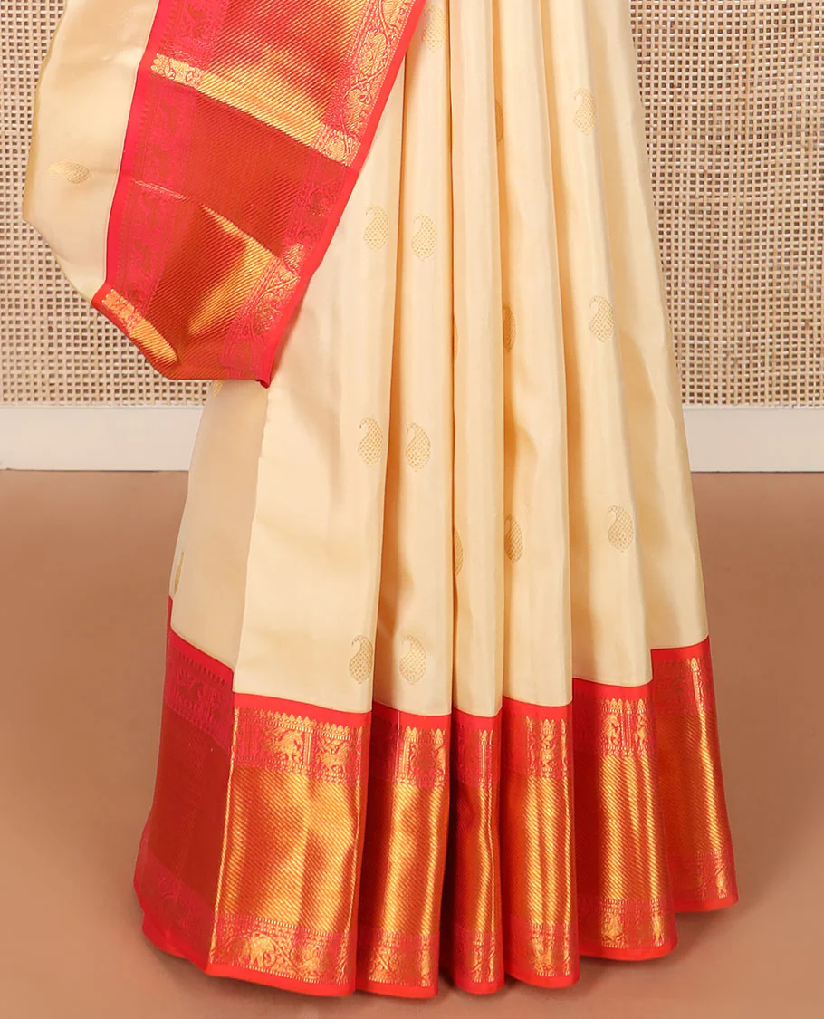 Cream manga buttas Kanchipuram silk saree, contrast ganga jamuna border of thilakam mokku, muthu, kuthirai,  and kodi mayil and yaanai designs, and jaal pallu - Image 4