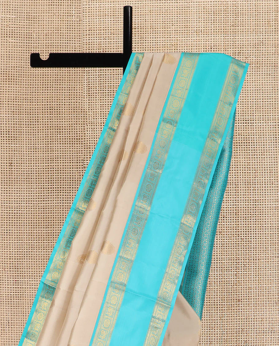 Cream manga buttas Kanchipuram silk saree, contrast rettai pettu border of kathir and annam chakram motifs, and butta enclosed checked pallu - Image 3