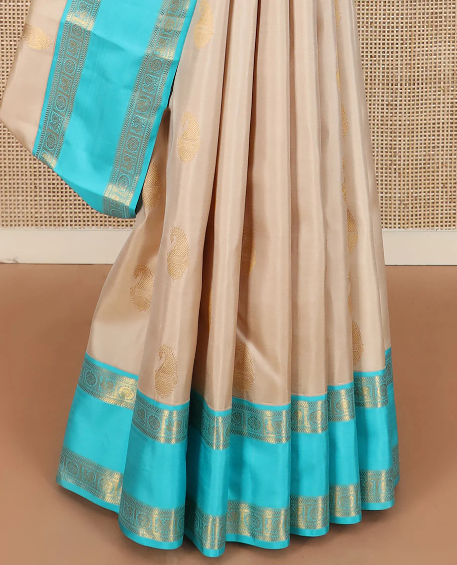 Cream manga buttas Kanchipuram silk saree, contrast rettai pettu border of kathir and annam chakram motifs, and butta enclosed checked pallu - Image 4