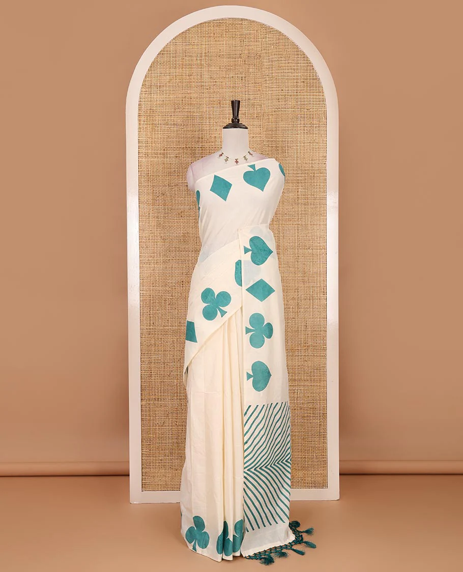 Cream-rama plain Kerala cotton saree, contrast color cards-theme printed border of Diamonds, Clubs, and Spades, leheriya-striped pallu, and plain blouse - Image 2
