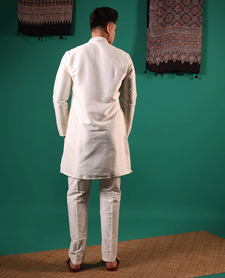 Cream thread and sequins embroidered jaal patterned full-sleeved men's kurta set - Image 5