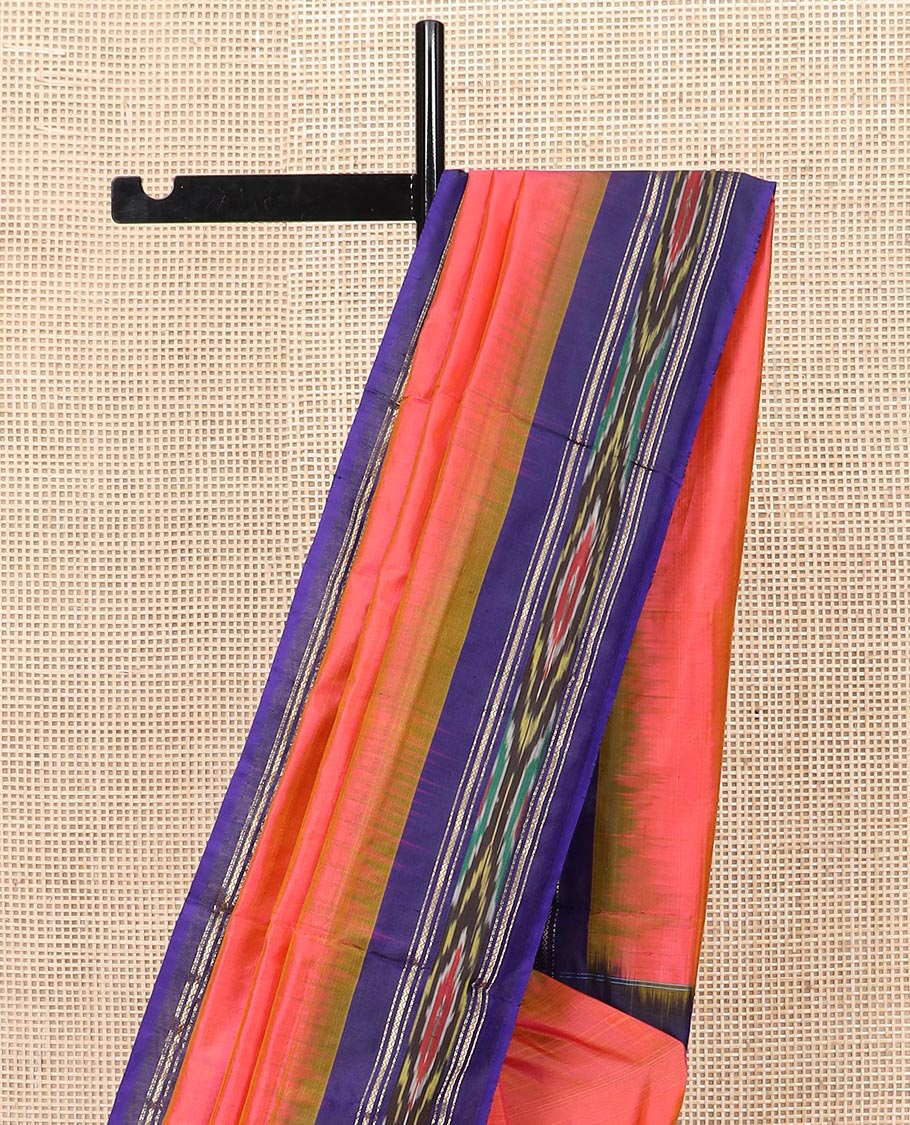 Dark Peach Plain Ikkat Silk Saree with a Contrast Rani Pink Border Accentuated by a Hazy Ikkat Weave, Featuring a Pallu Flanked by Stripes and Ikkat Texture - Image 3
