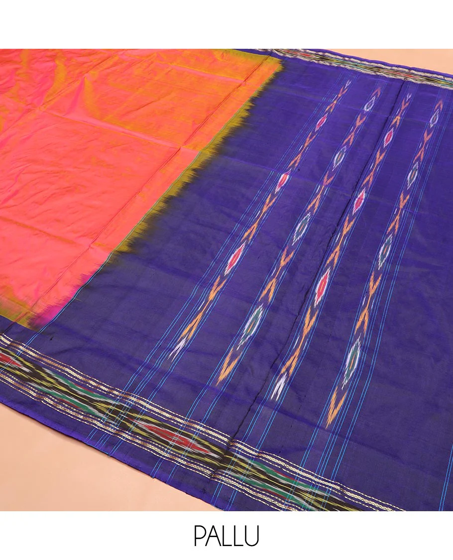 Dark Peach Plain Ikkat Silk Saree with a Contrast Rani Pink Border Accentuated by a Hazy Ikkat Weave, Featuring a Pallu Flanked by Stripes and Ikkat Texture - Image 5