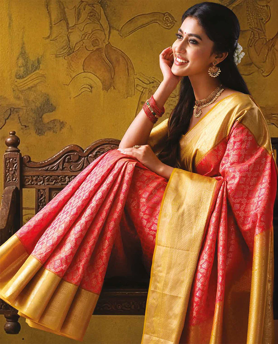 Dazzling red jacquard kanchipuram wedding silk saree, contrast traditional zari design border, and intricate pallu - Image 2