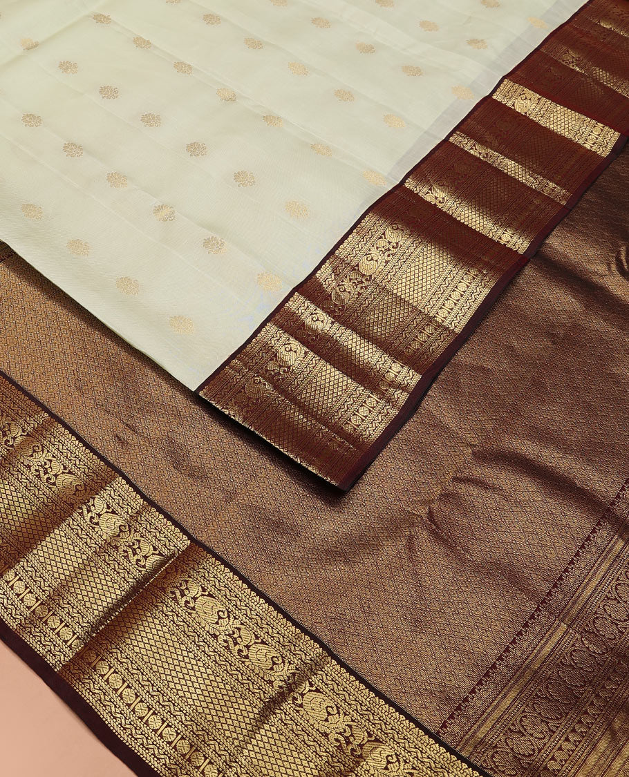 Enthralling Cream Vasundhara Lite-Silk Mix Saree Adorned with Zari Buttas, Complemented with a Contrast Border Featuring Muthu, Banaras, Neli, Manga, Mayil Kann, and Rudraksham Designs, Jaal Pallu, and a Contrast Blouse - Image 2