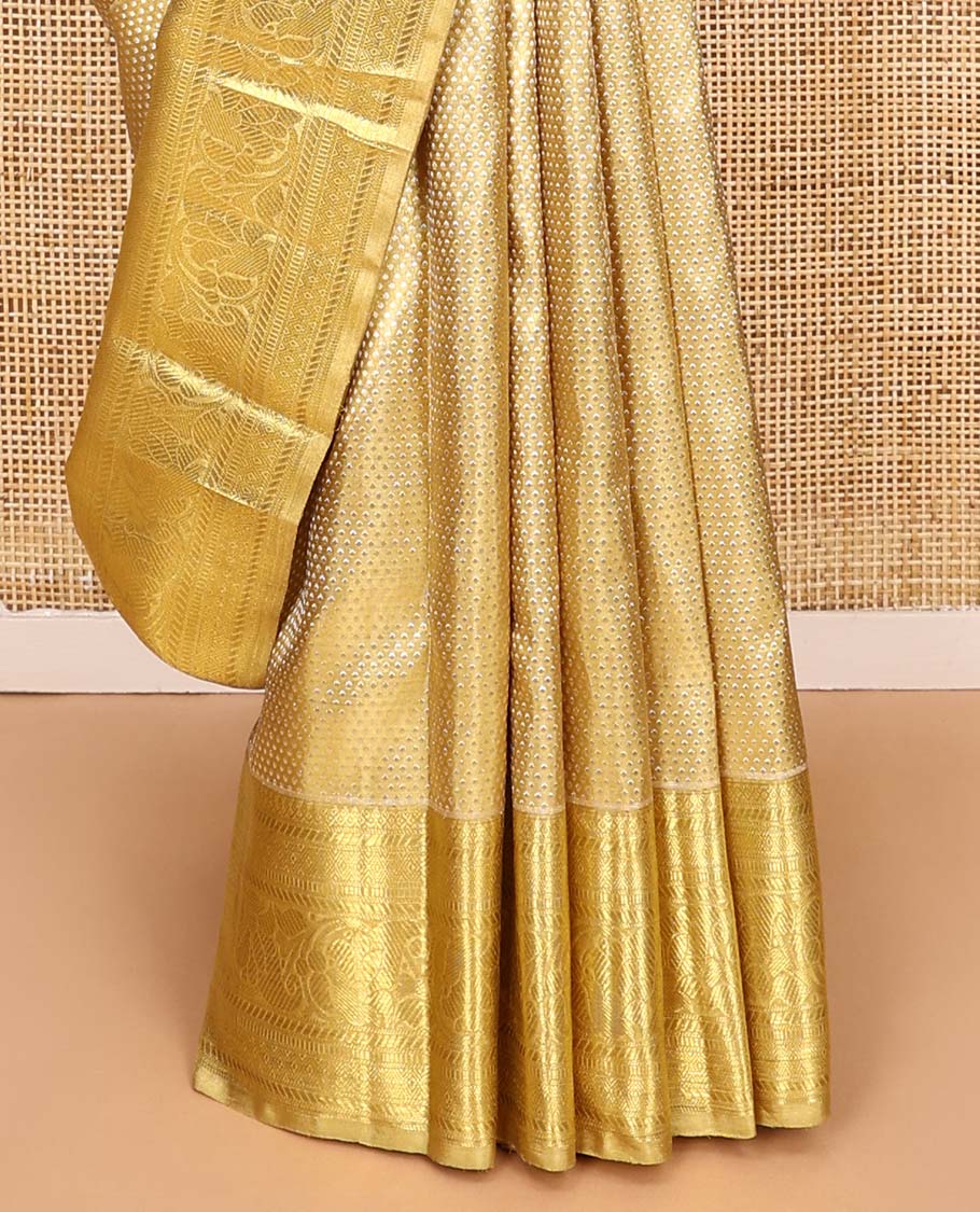 Gold jacquard Samudrika silk saree, zari border of thilakam mokku, banaras, muthu, diamond, and kodi visiry designs, and jaal pallu - Image 5