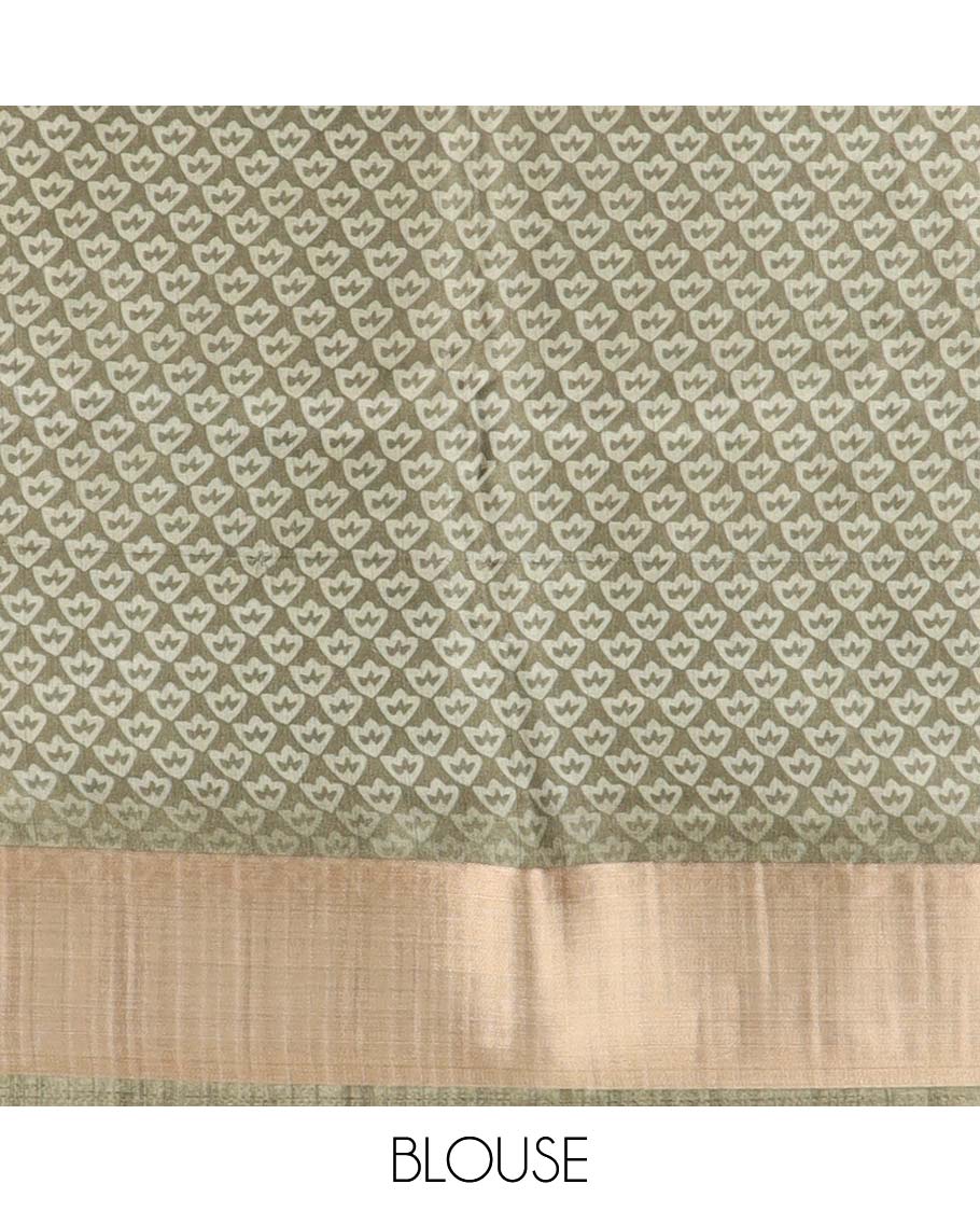 Green argyle design  semi-banaras printed saree with contrast zari border & floral motifs pallu - Image 5