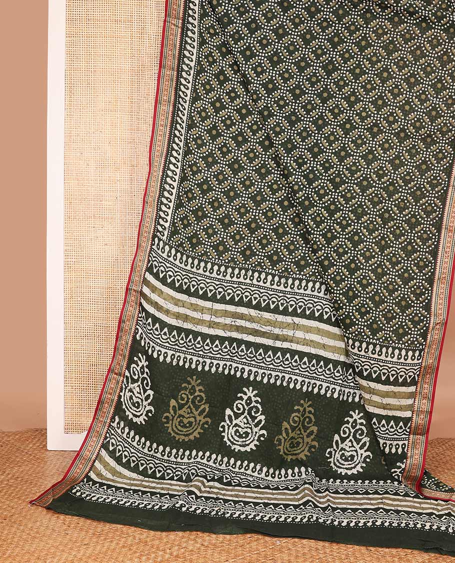 Green batik circle motifs printed mul mul cotton saree, contrast traditional thread border, and batik printed pallu - Image 2