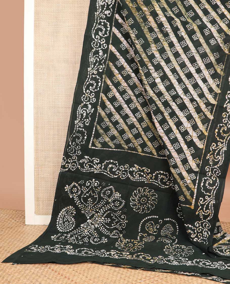 Green batik-style printed sungudi cotton saree, batik printed border, and batik printed pallu