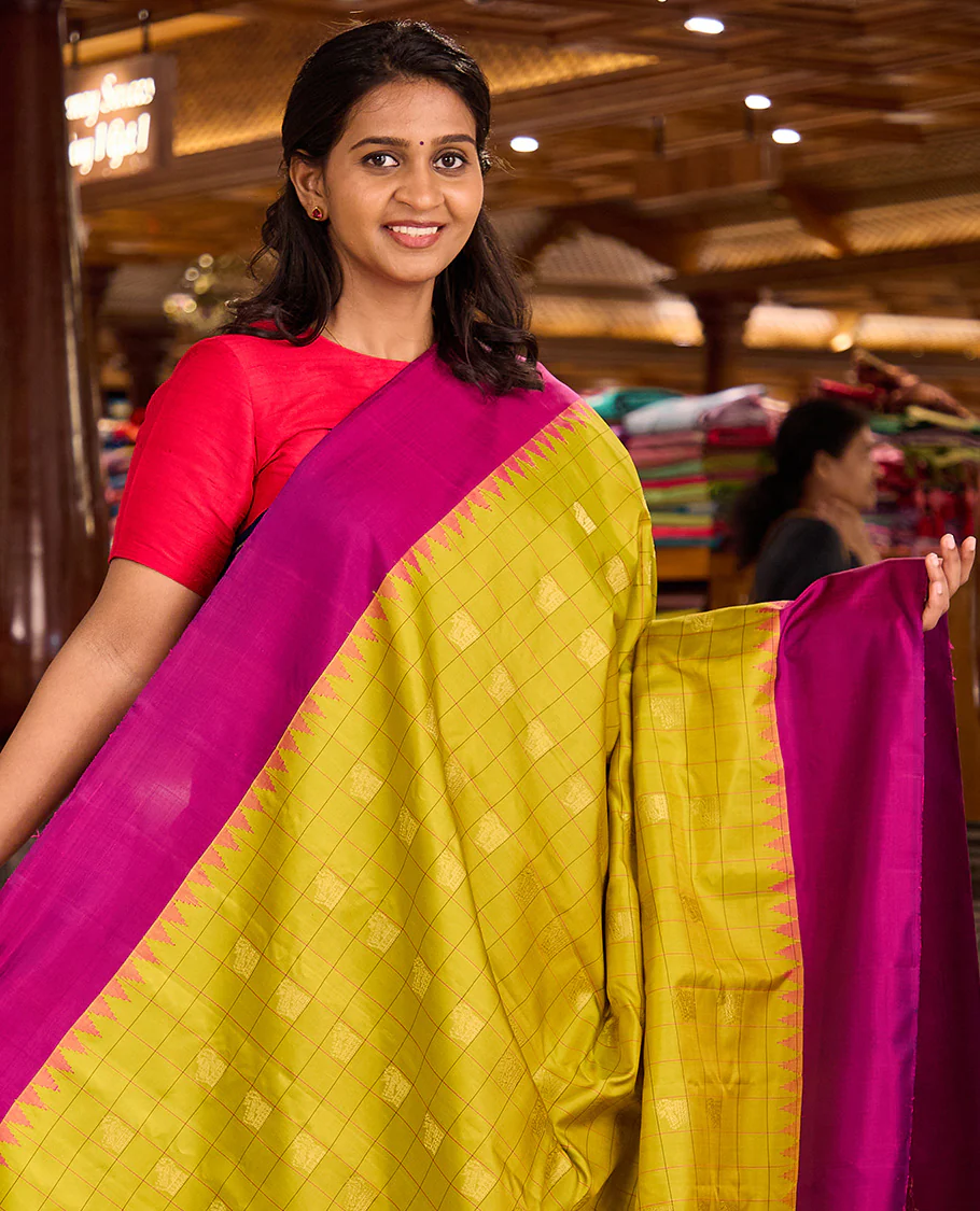 Green buttas enclosed checked gadwal silk saree, contrast thazampoo rekku plain border, and pallu of mayil, and kuthirai designs - Image 2