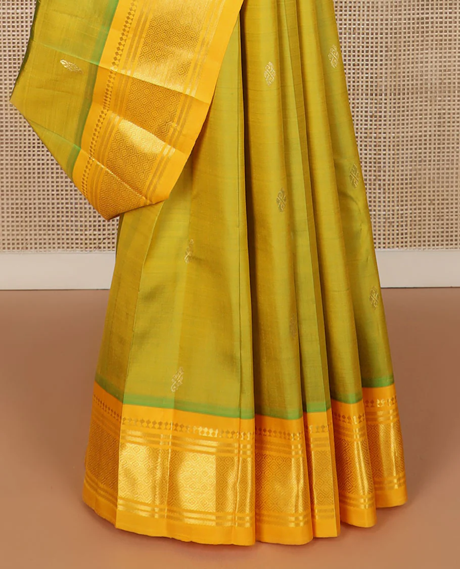 Green buttas Kanchipuram silk saree, contrast border of panner sombu, banaras & jaal design & floral design pallu - Image 5