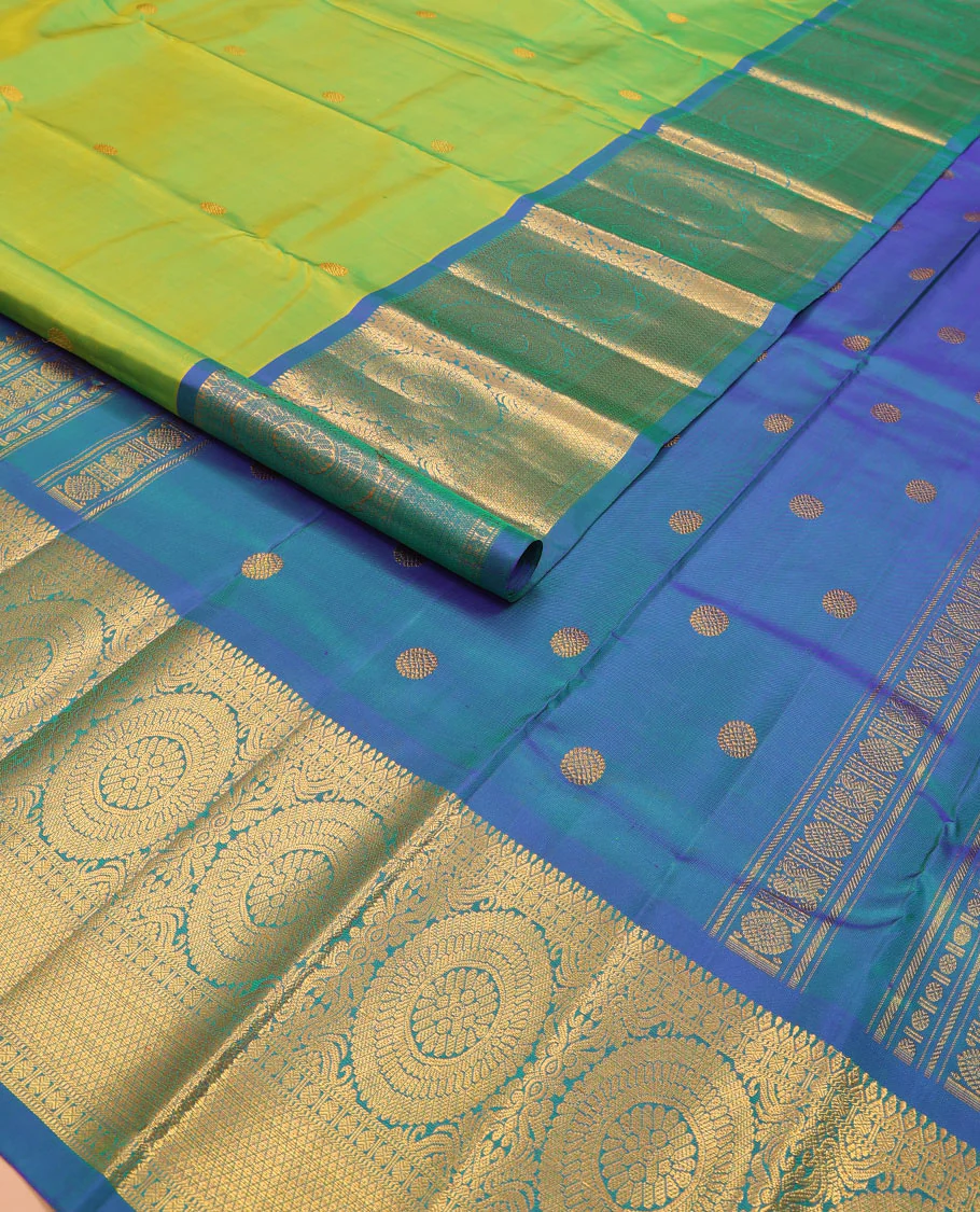 Green chakram buttas Kanchipuram silk saree, contrast border of muthu, rudraksham, poo chakram, and mayil kann designs, and chakram motifs pallu - Image 2