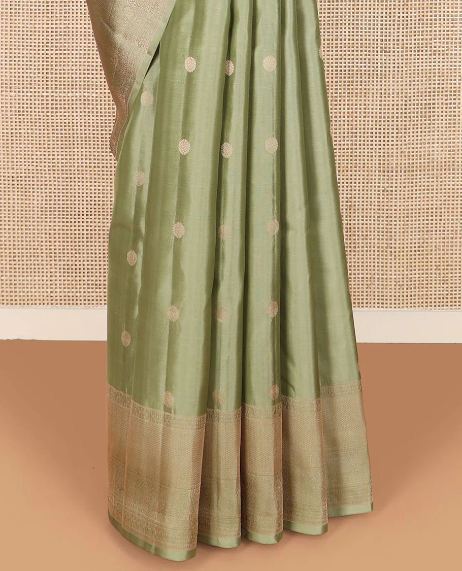 Green chakram buttas Vasundhara silk saree, zari border of mayil kann and floral designs, and jaal patterned pallu - Image 4