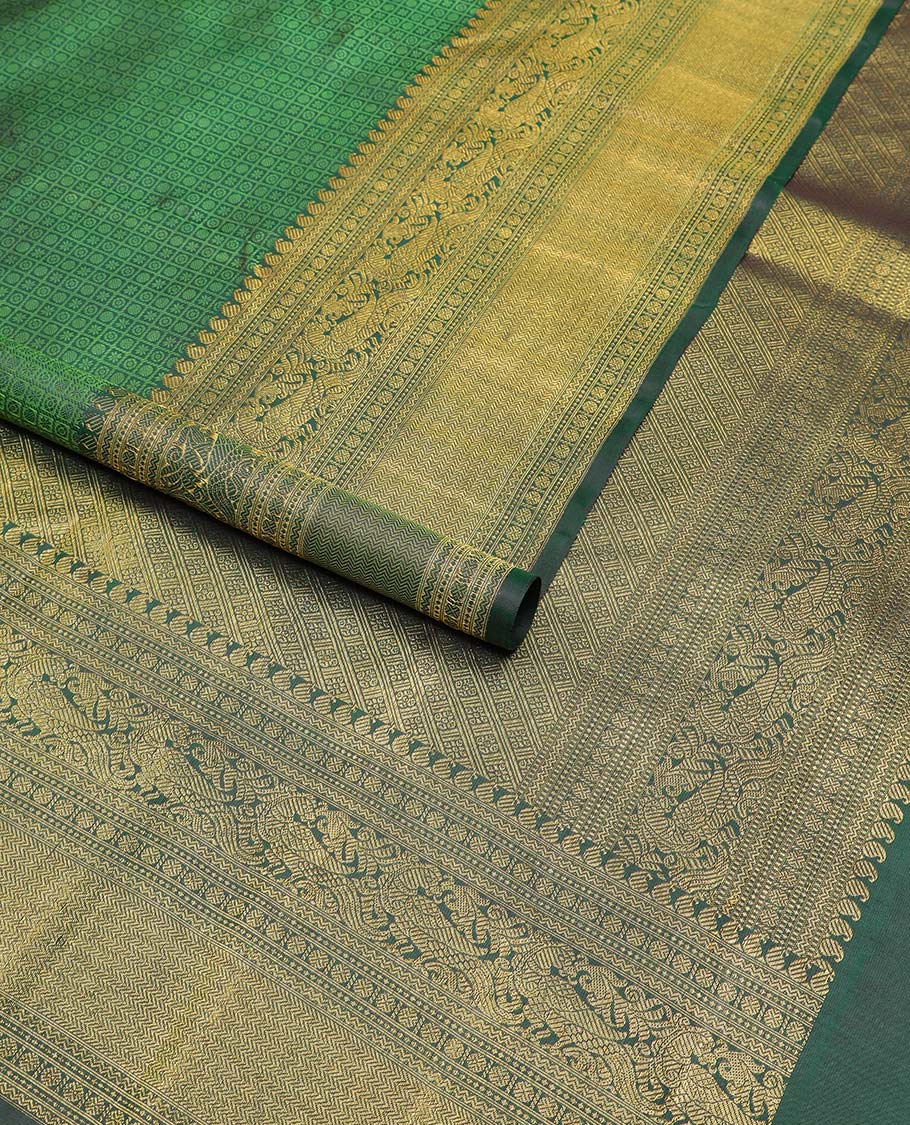 Green checked, floral design Parampara silk saree with self border of manga, paun, muth, kathir design & jaal design pallu - Image 2