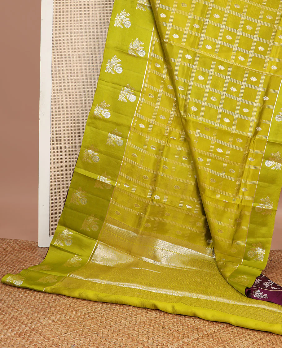 Green checkered, floral motifs raw mango silk saree with contrast floral design border & jaal design pallu - Image 3