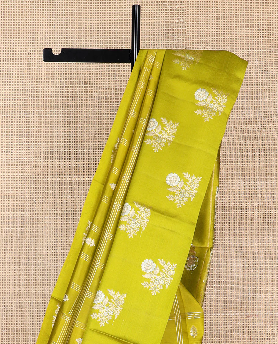 Green checkered, floral motifs raw mango silk saree with contrast floral design border & jaal design pallu - Image 4