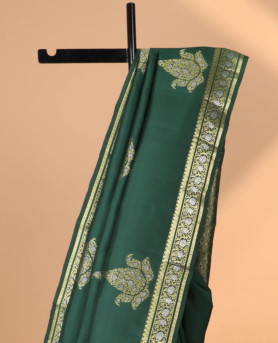 Green floral buttas kancheepuram silk saree with self border of rekku, paun, kodi visiry design & floral striped design pallu - Image 3