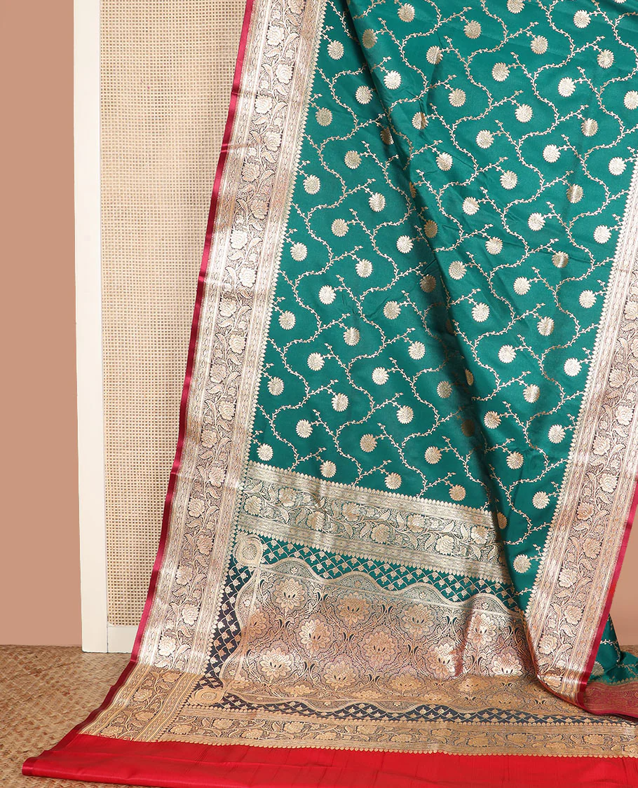 Green floral jaal jacquard banarasi silk saree, contrast floral creeper design border, and intricate ogee patterned pallu - Image 2