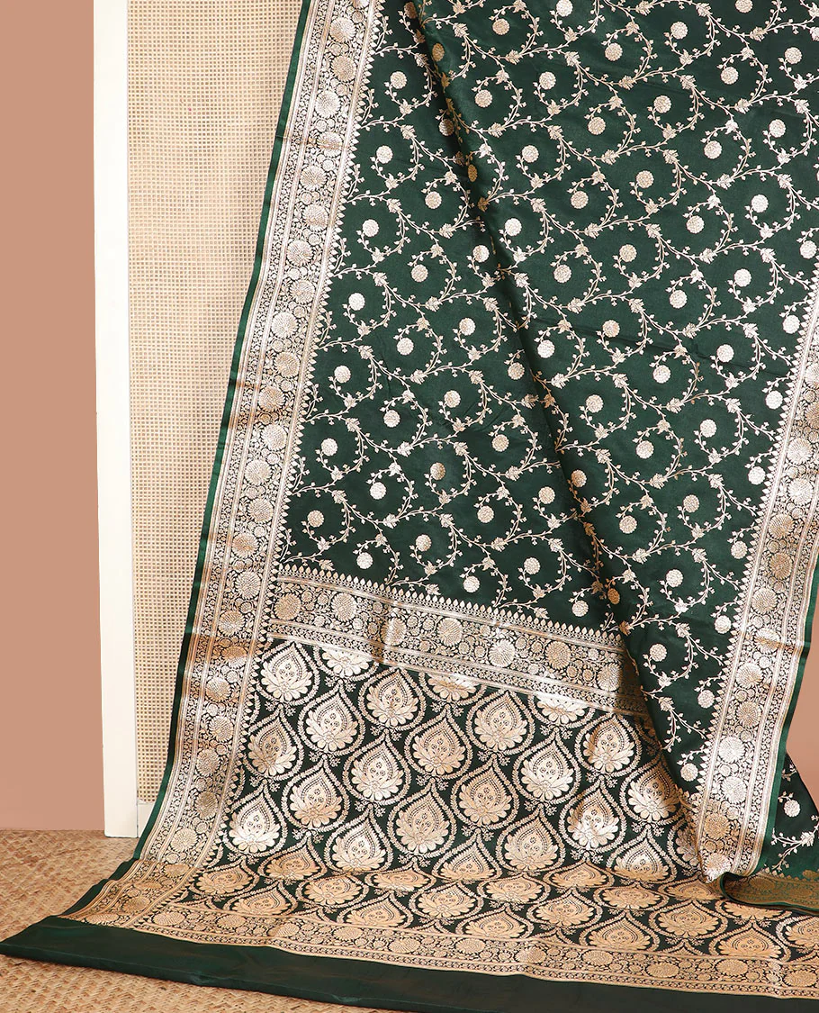 Green floral jaal jacquard banarasi silk saree, floral creeper design border, and intricately designed pallu - Image 2