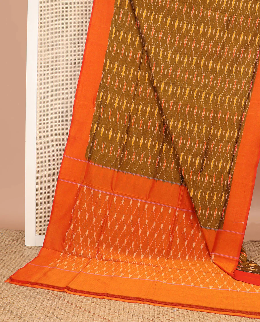 Green Ikkat Cotton Saree Featuring Ogee Patterns in Ikkat Weave, Complemented by a Contrast Plain Border, and Pallu Decked Up with Jaal Designs - Image 2